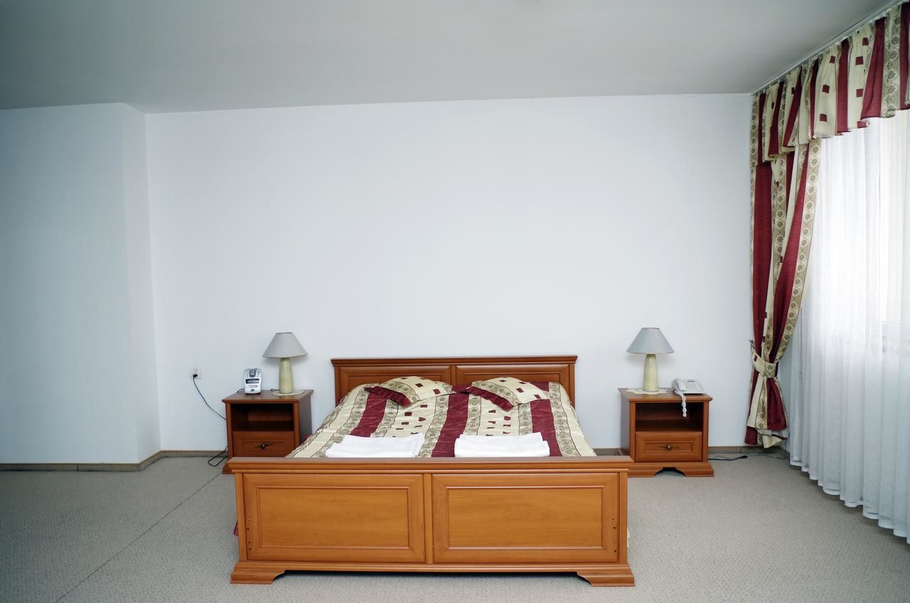 Отель Hotel Laworta Устшики-Дольне-13
