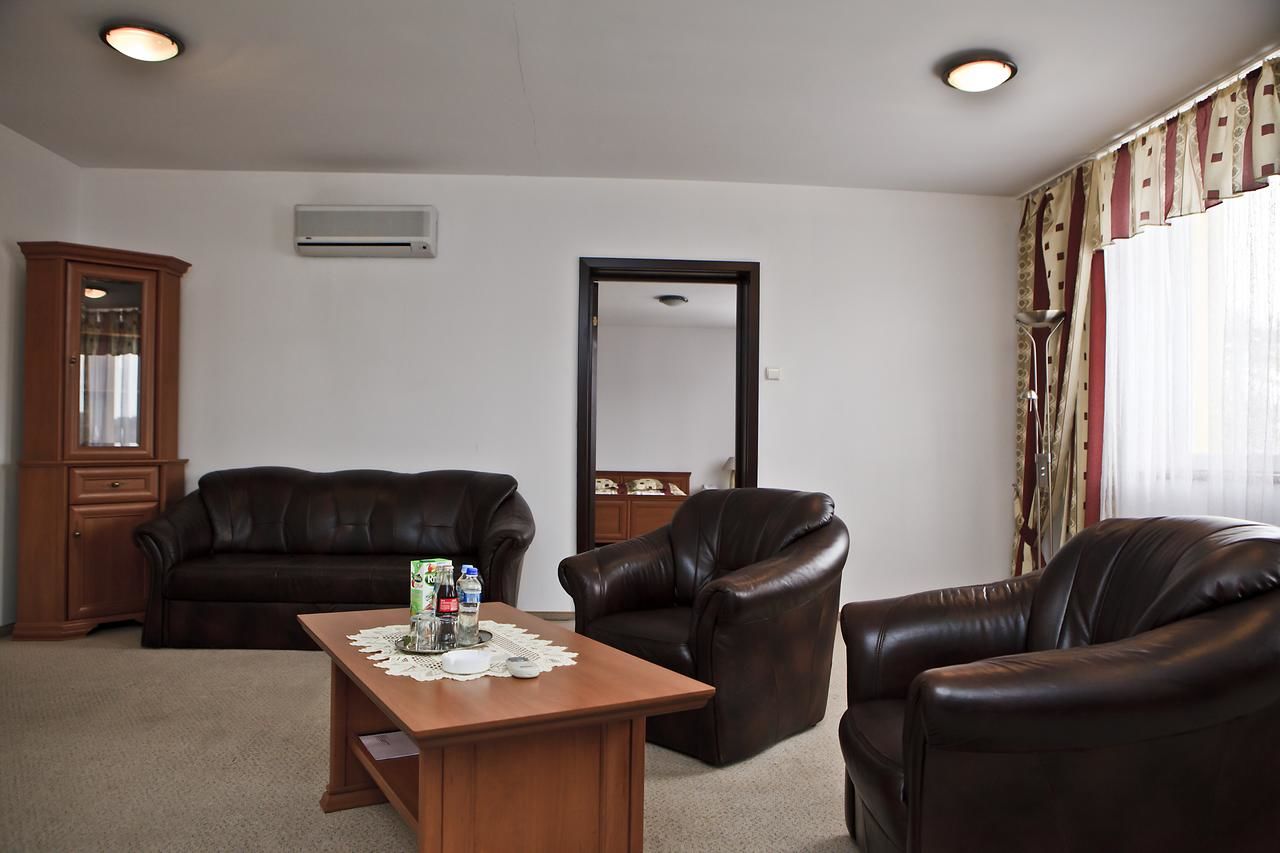 Отель Hotel Laworta Устшики-Дольне-48